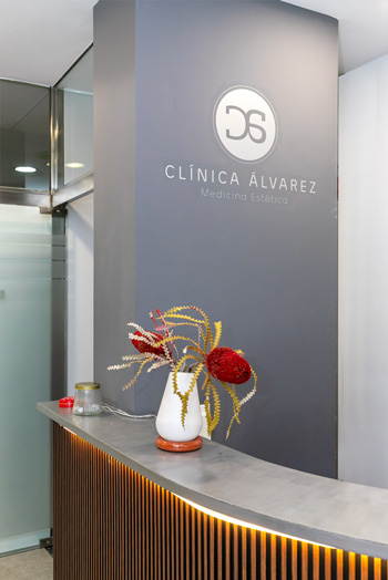 interior de la clínica de medicina estética del doctor Eduardo Álvarez en Donostia-San Sebastián